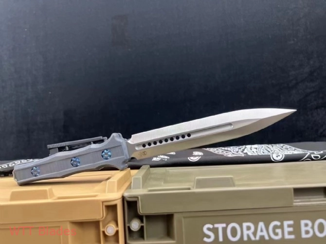 Heretic Knives Nephilim Fixed Blade Knife CF/Blue (6.5" Black) (5) Heretic Knives Nephilim Fixed Blade Knife CF/Blue (6.5" Black) (5)